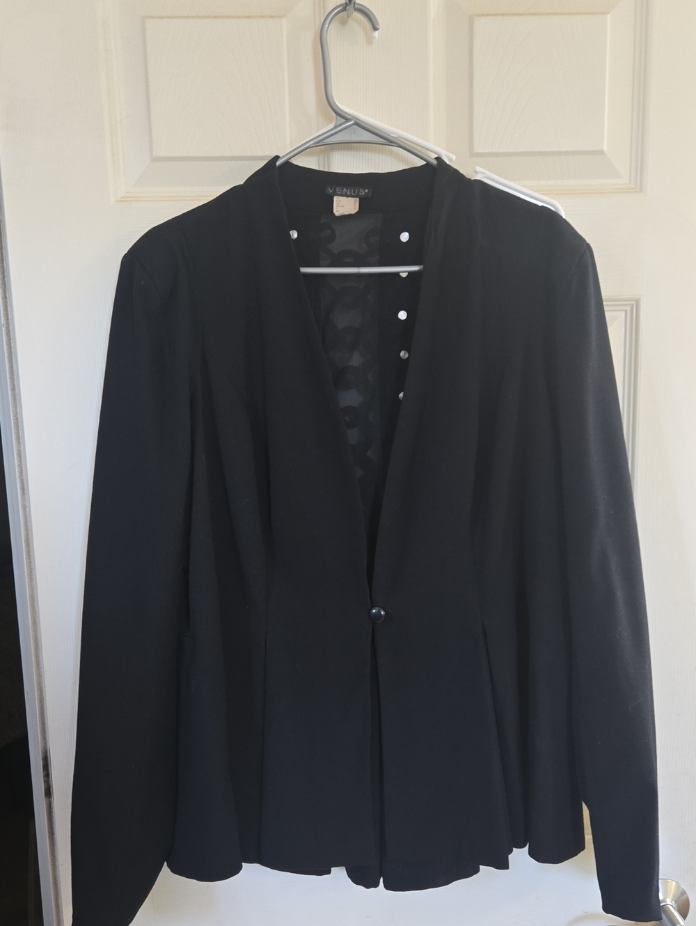 VENUS Black Single-Button Open-Front Blazer